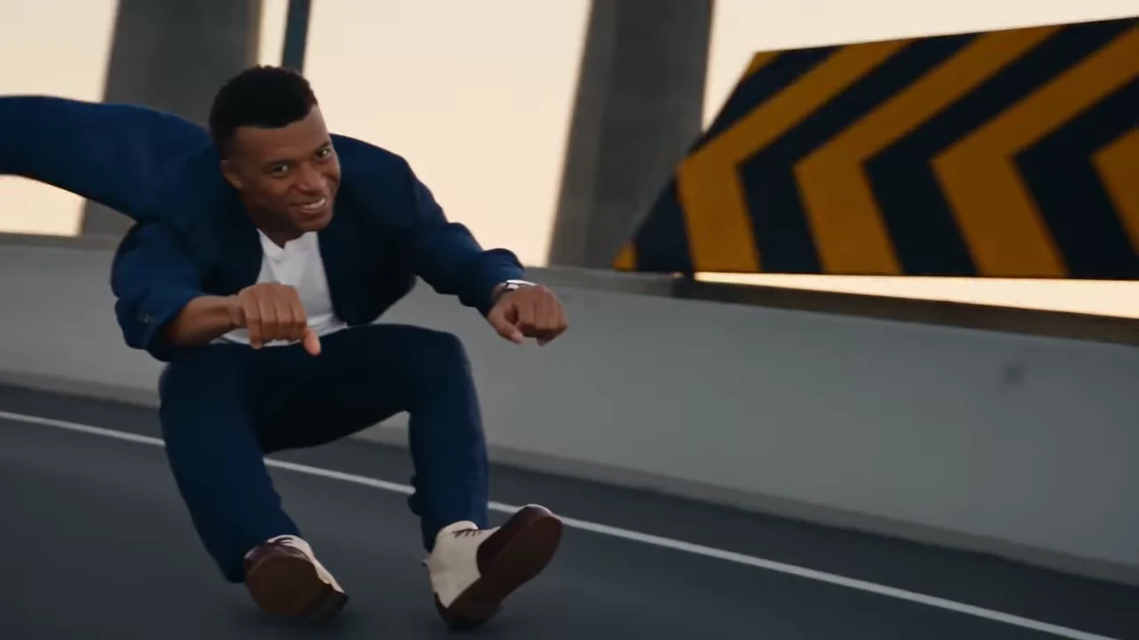 Frame a Hover Chase Without Losing the Pursuer